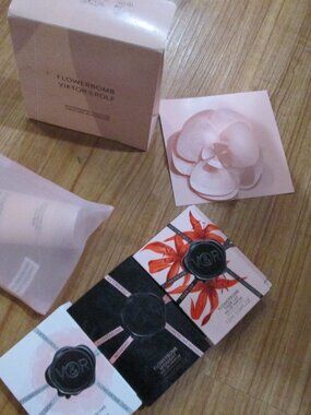 Viktor & Rolf 6 piece collectors set lotion,3 samples&Hair Flower ALL NEW